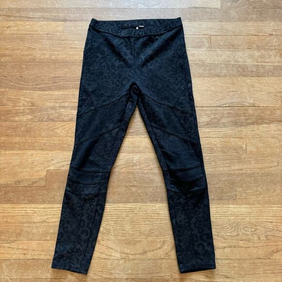 Free People black green animal print yoga pants size small S
 b22 - Picture 1 of 4